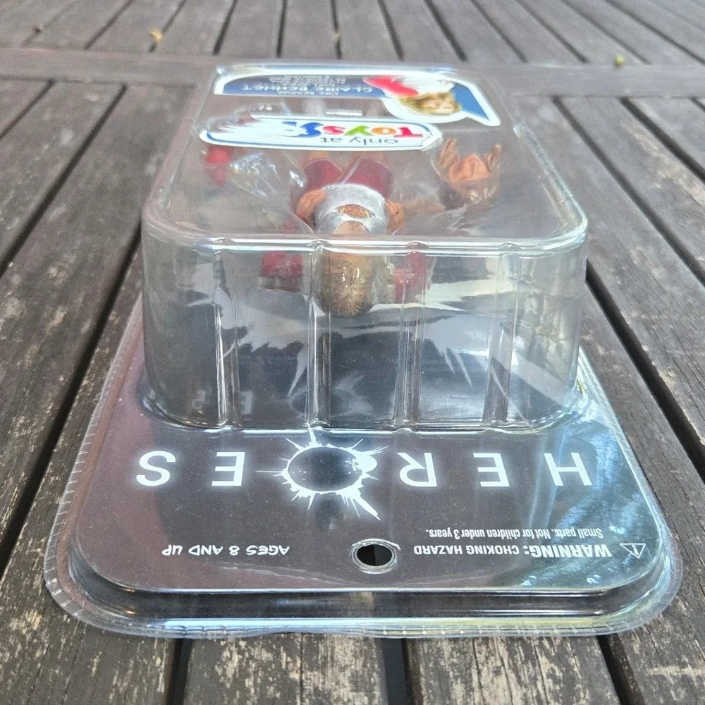 Mezco Heroes Fire Rescue Claire Bennet Action Figure Toys R Us Exclusive
